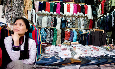 Niềm tin người tiêu dùng Việt Nam lên cao nhất trong 2 năm